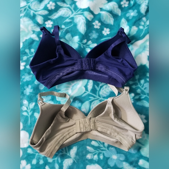 2 Underwire Frees Bras - Picture 2 of 4